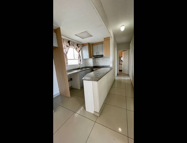 2.5 BEDROOM APARTMENT FOR SALE IN ESSENWOOD